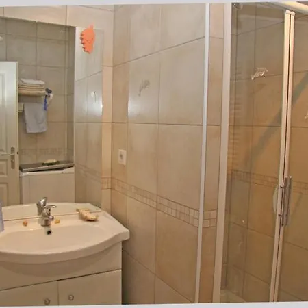 T3 A 100m Commerces Et Plages Apartment
